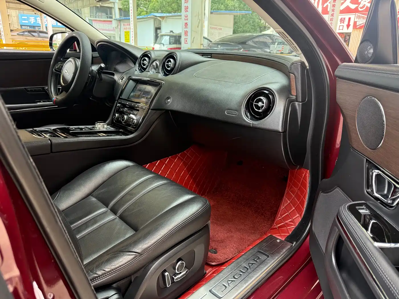 Photo 23 - Jaguar XJ
