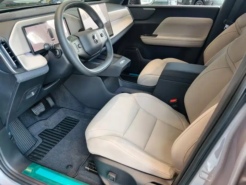 Volvo XC70 Plug-in Hybrid 2026 2025 Standard