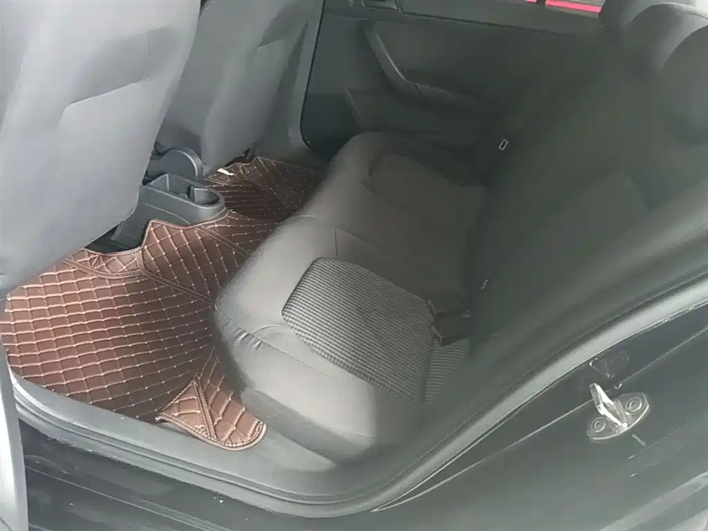 VOLKSWAGEN SANTANA