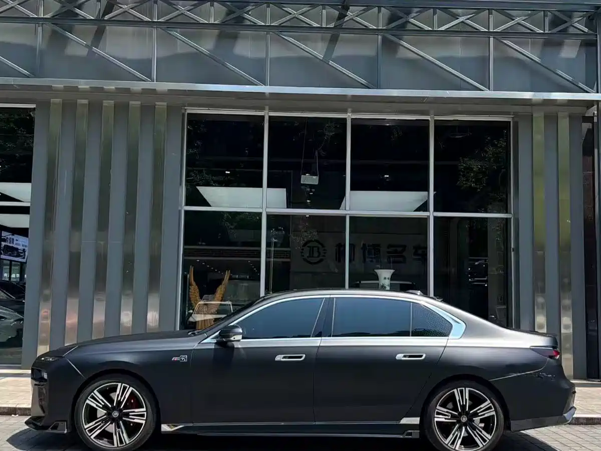 صورة 7 - BMW 7 Series