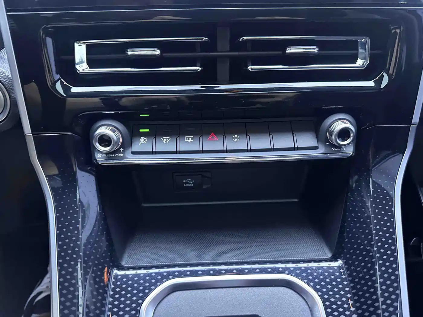 Haval M6 2023 2021 PLUS 1.5T DCT Luxury Smart Connect