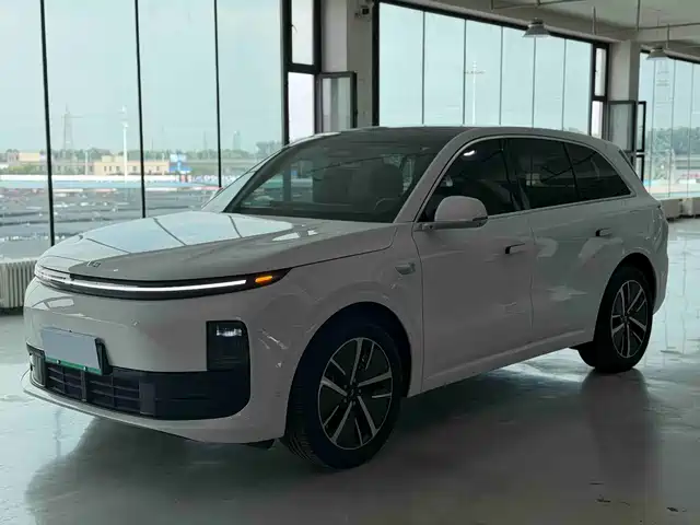 Li Auto L6 2025