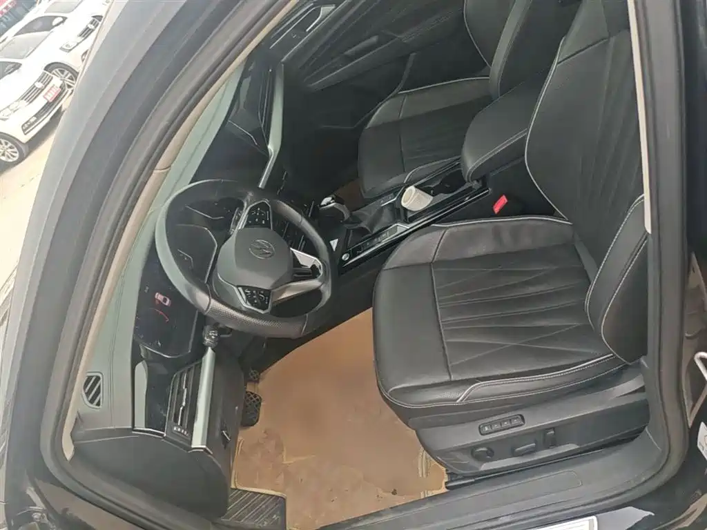 Volkswagen Passat 2022 330TSI Luxury Edition фото 15