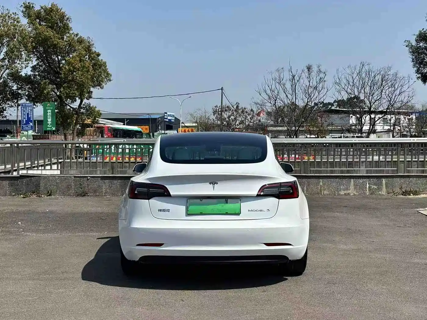 TESLA MODEL 3