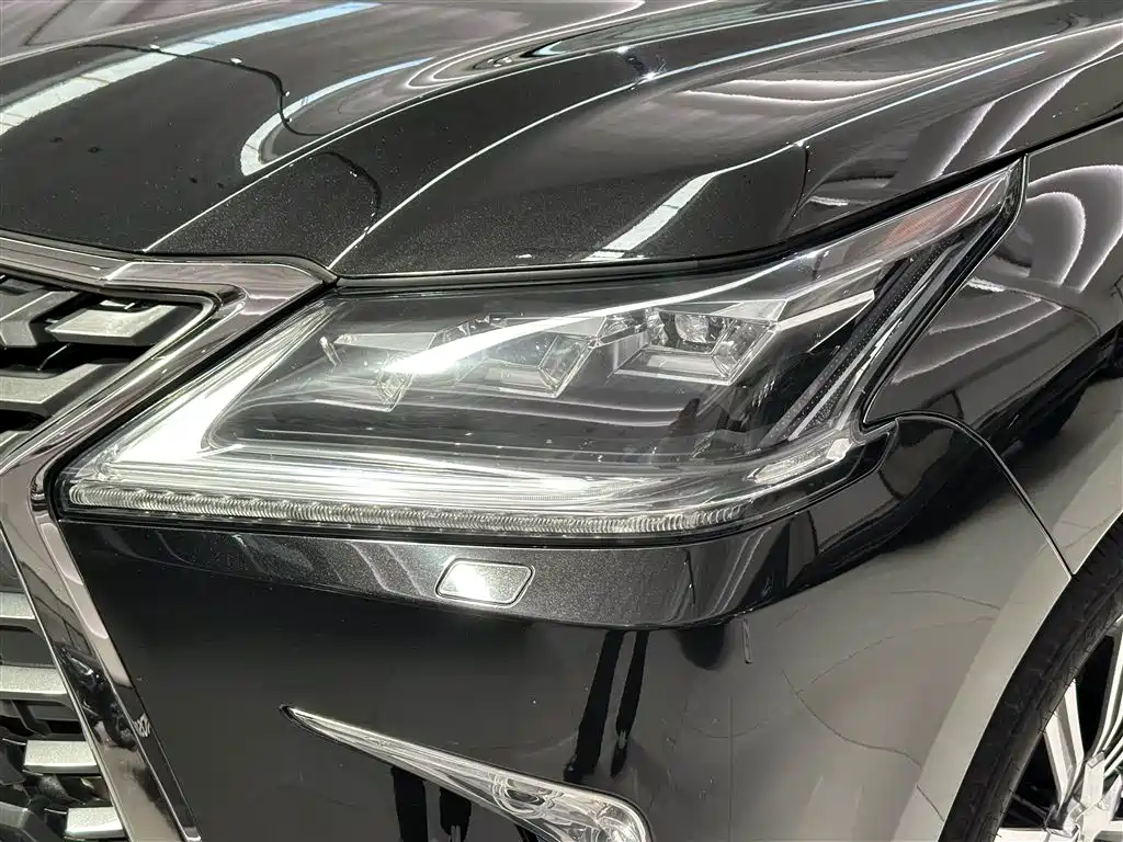 Lexus LX 2017 570 Prestige Luxury фото 4