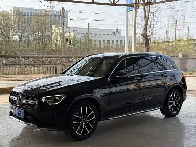 MERCEDES-BENZ GLC