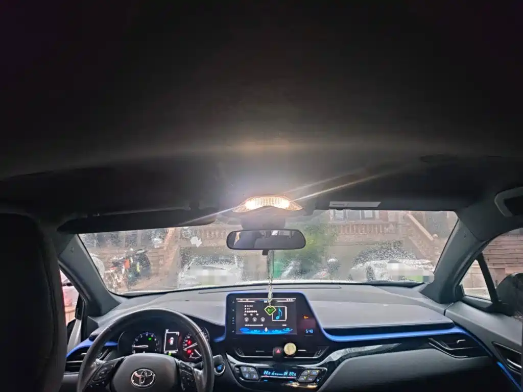 Фото 9 - Toyota C-HR