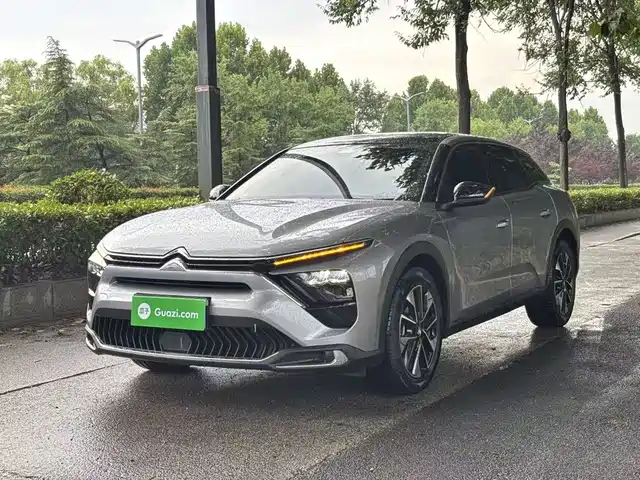 Citroën Versailles C5 X 2025