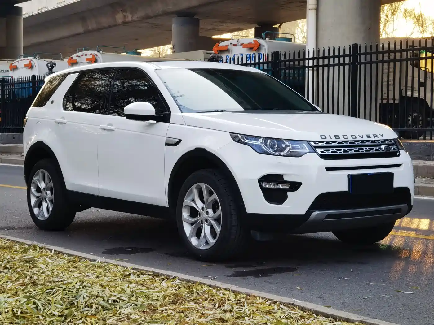 Land Rover Discovery Sport 2018 240PS HSE Edition фото 3