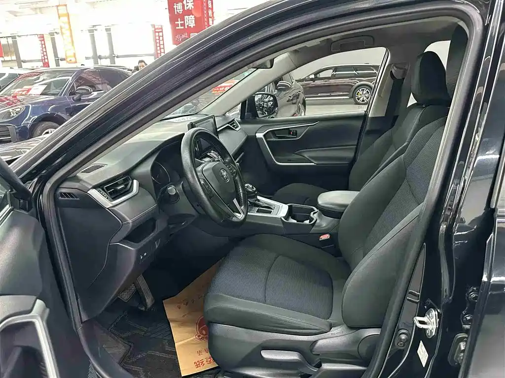 Toyota RAV4 Rongfang 2022 2.0L CVT 2WD Urban Edition фото 4