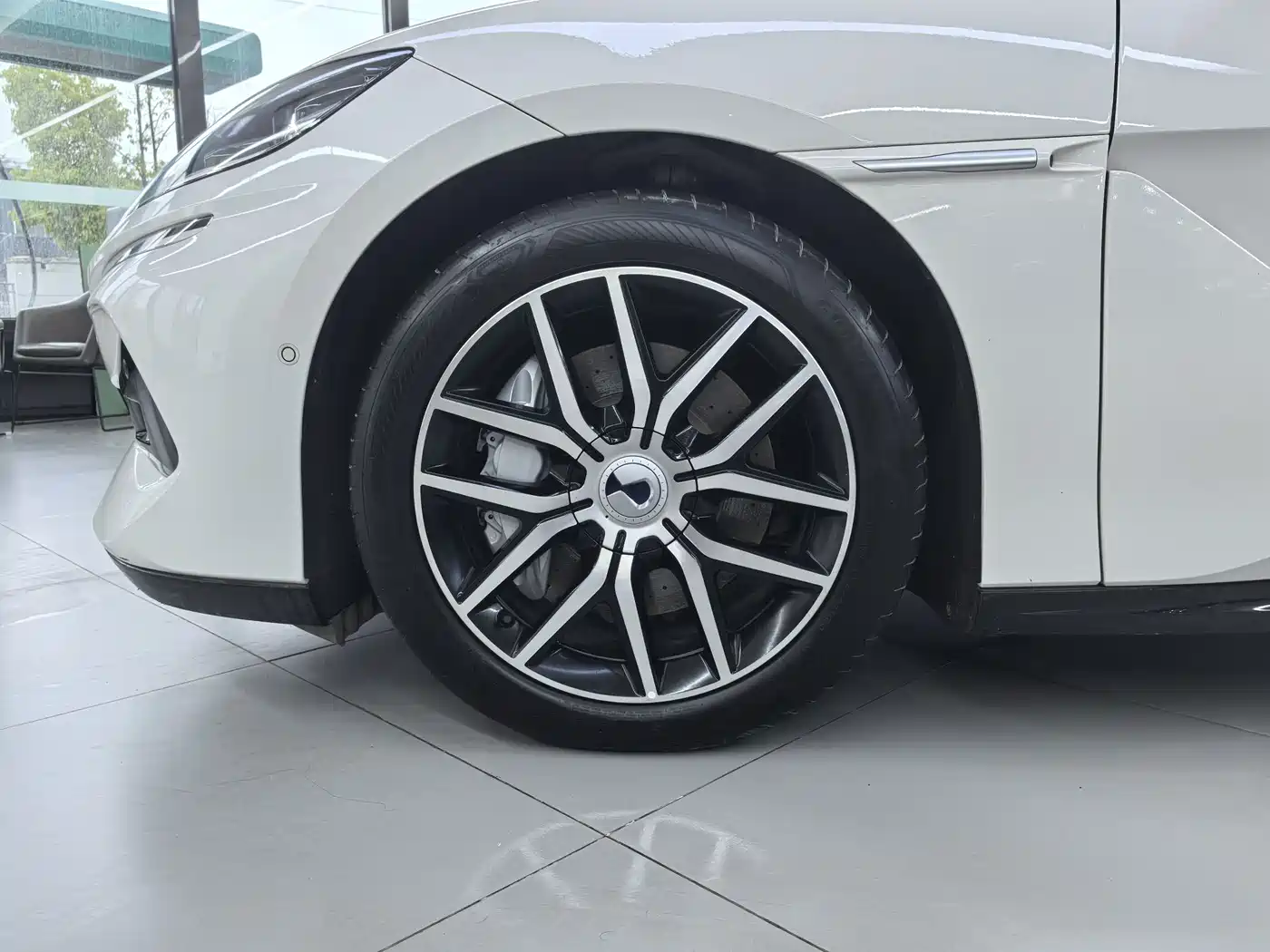 Denza Z9 2024 Model 1100km AWD Max Edition фото 5
