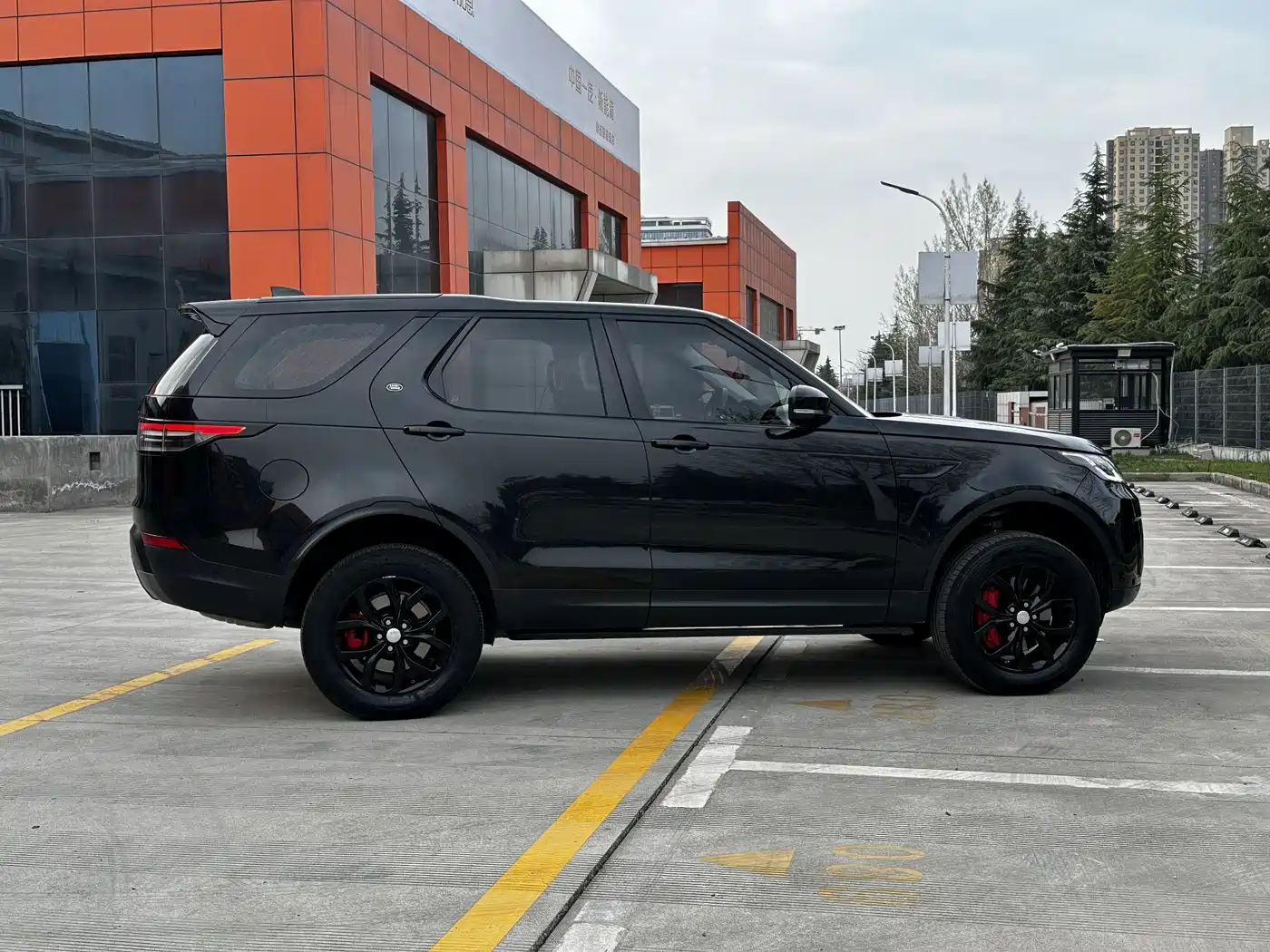 Land Rover Discovery 2018 3.0 SC V6 SE фото 7