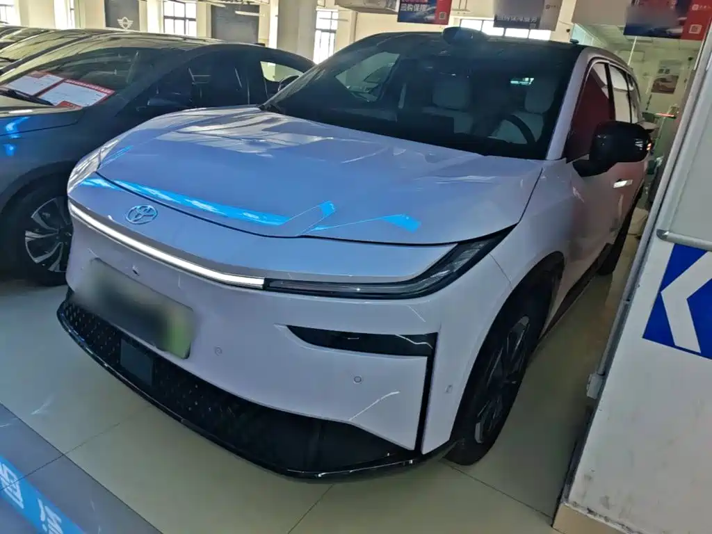 Фото 2 - Toyota BoZhi 3X