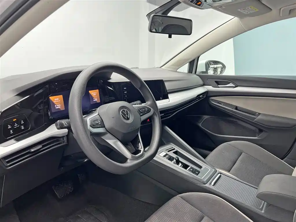 Volkswagen Golf 2023 Model 200TSI DSG фото 13
