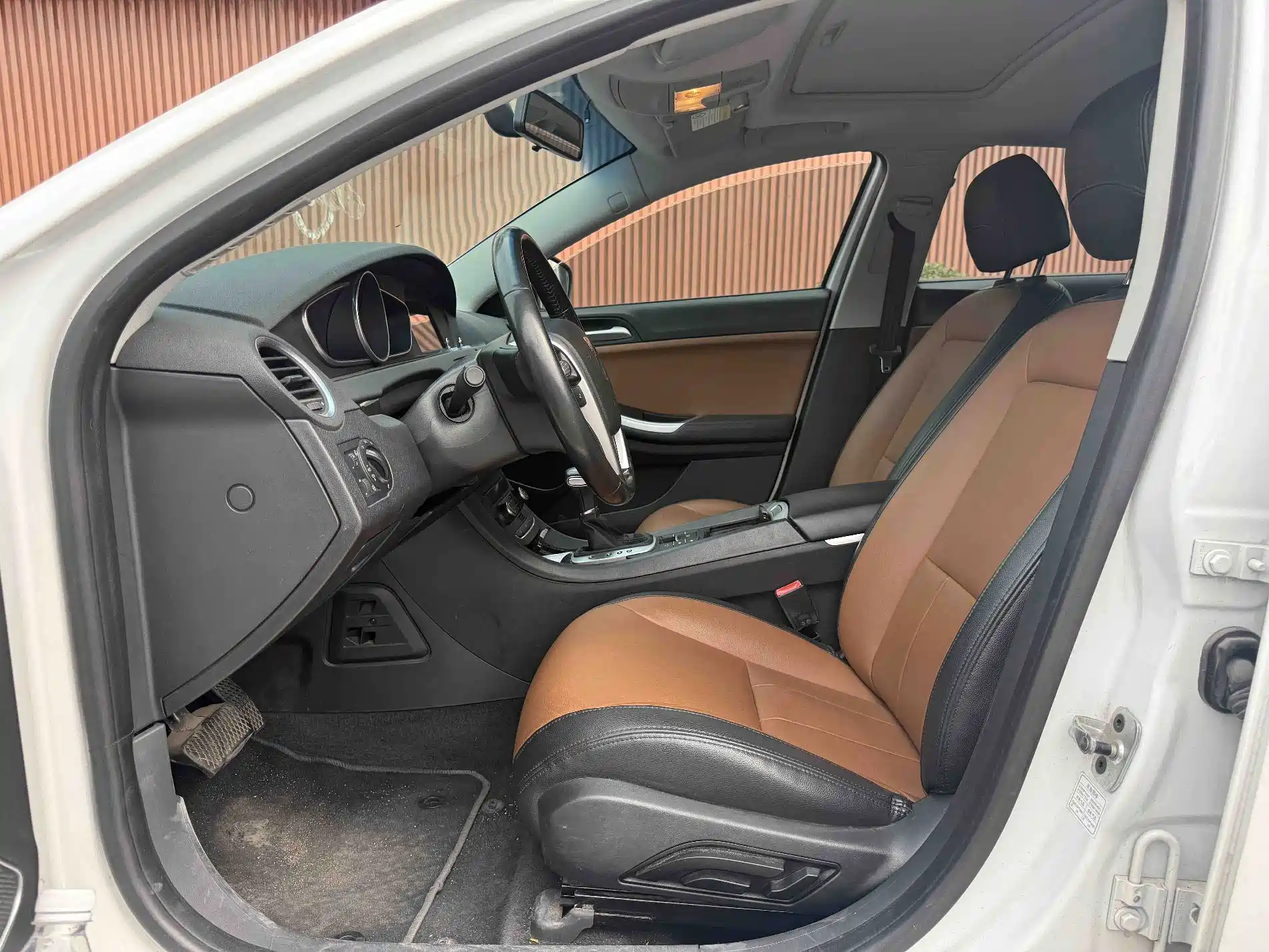 Фото 7 - Roewe e550