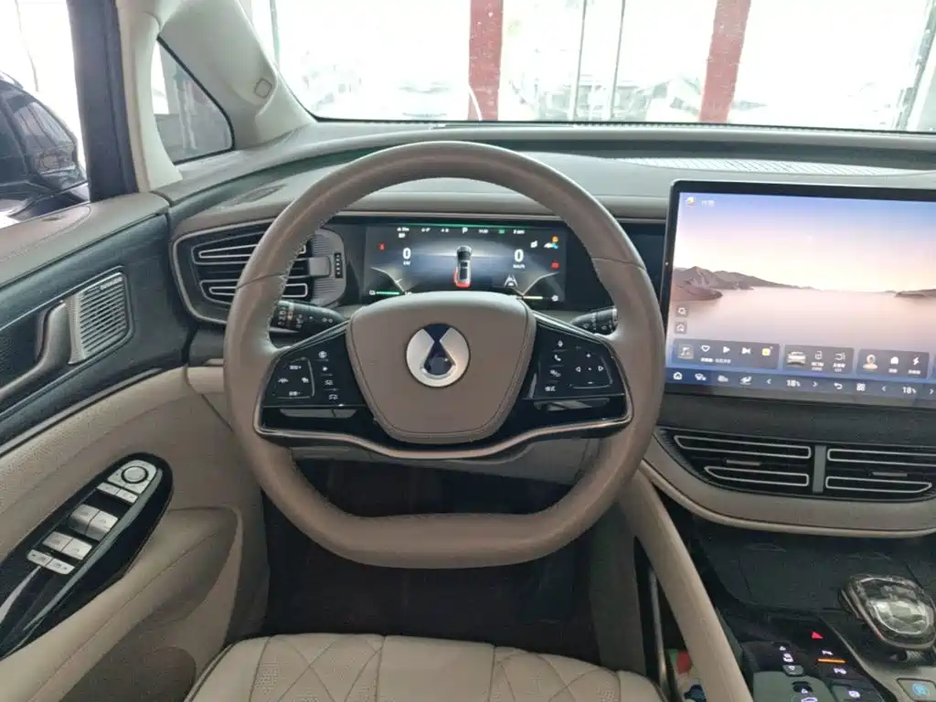 Denza D9 2023 2022 DM-i 970 AWD Flagship