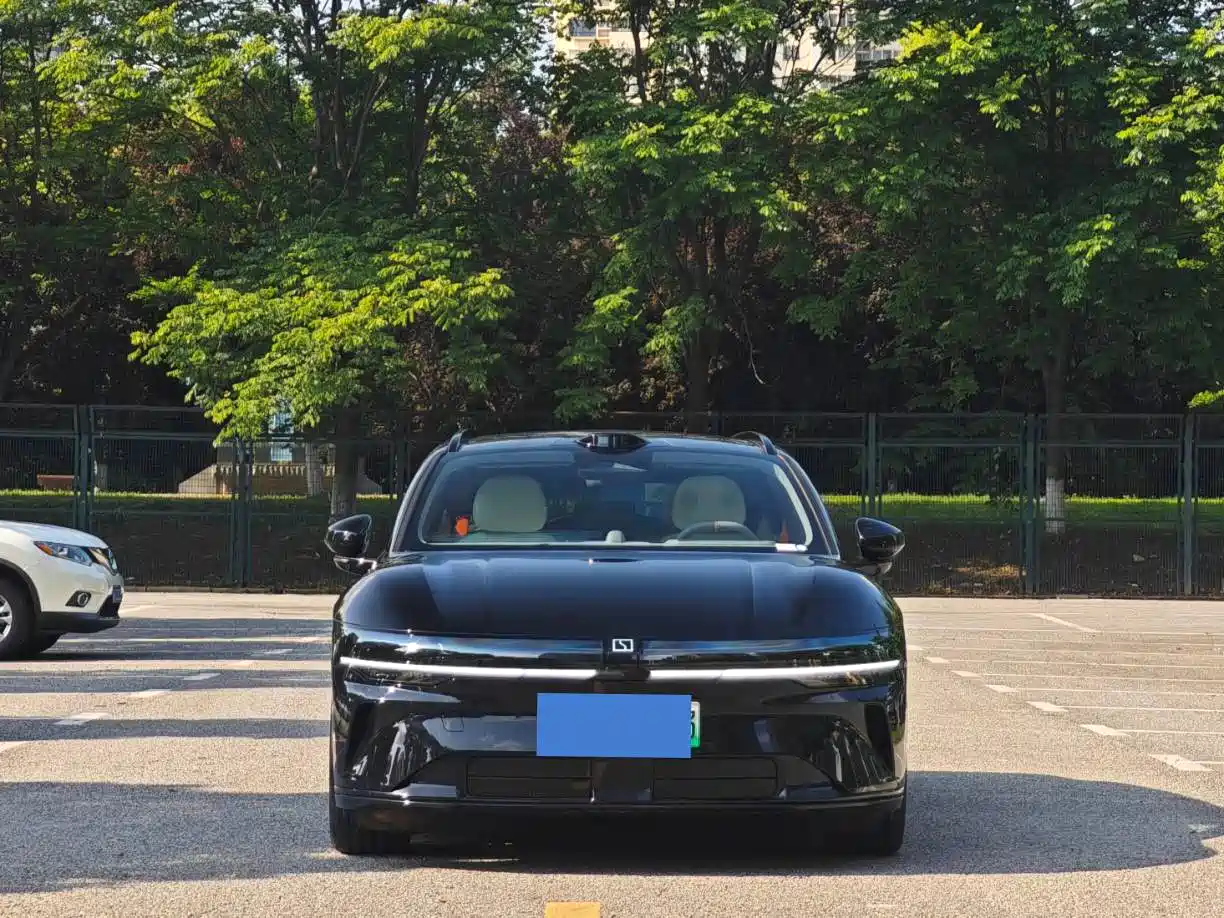 Фото 2 - ZEEKR 007GT