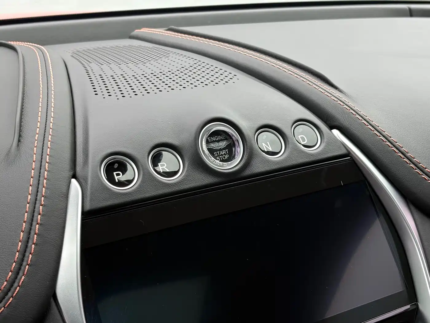 Aston Martin DBX 2022 2021 4.0T V8 Silk Road Splendor