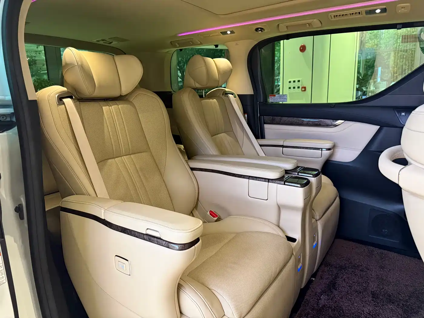 Toyota Alphard 2021 Hybrid 2.5L Premium фото 11