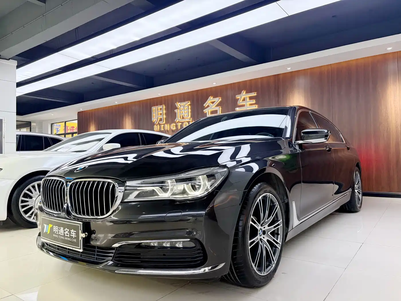 BMW 7 Series 2016 730Li Luxury фото 3