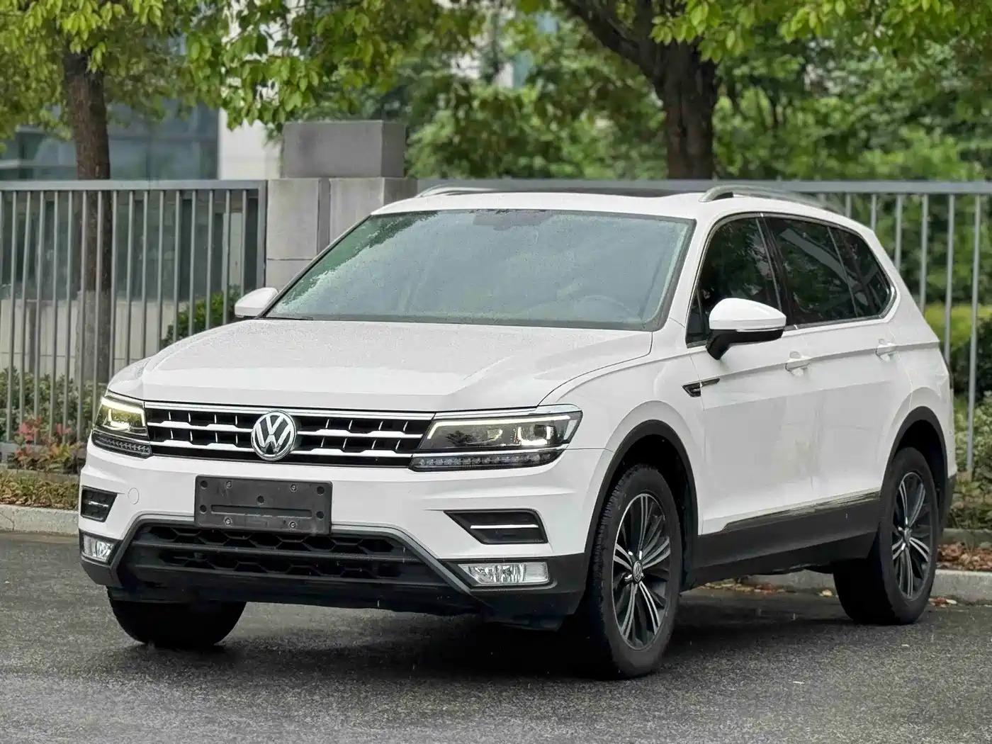 Volkswagen Tiguan L 2017 380TSI Automatic 4WD Luxury Edition фото 2