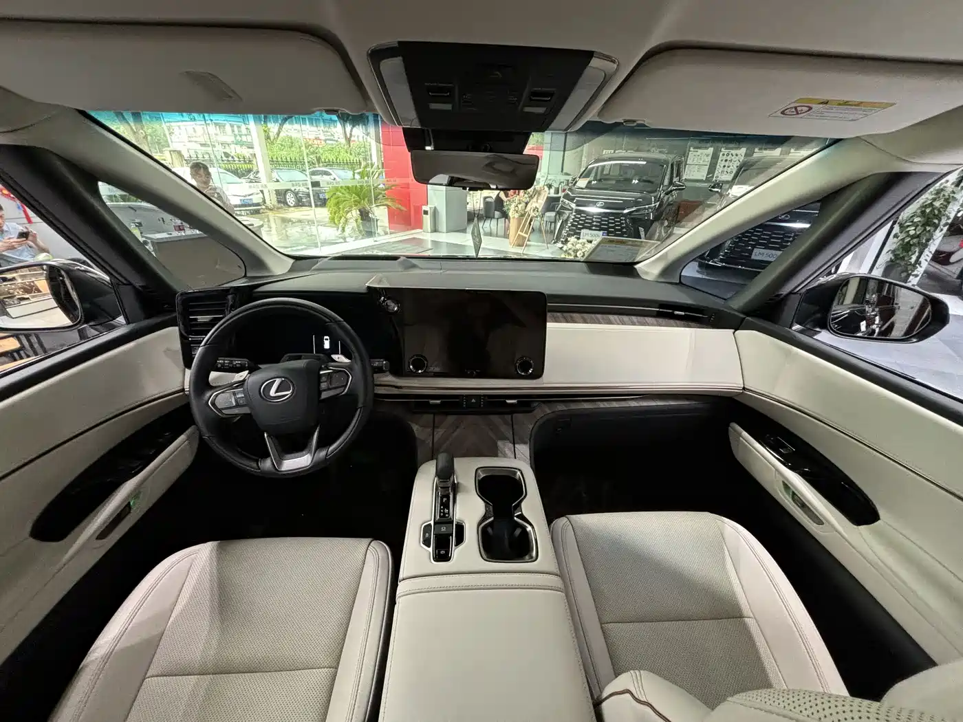 Lexus LM 2026 2023 500h 6-Seater Prestige Edition