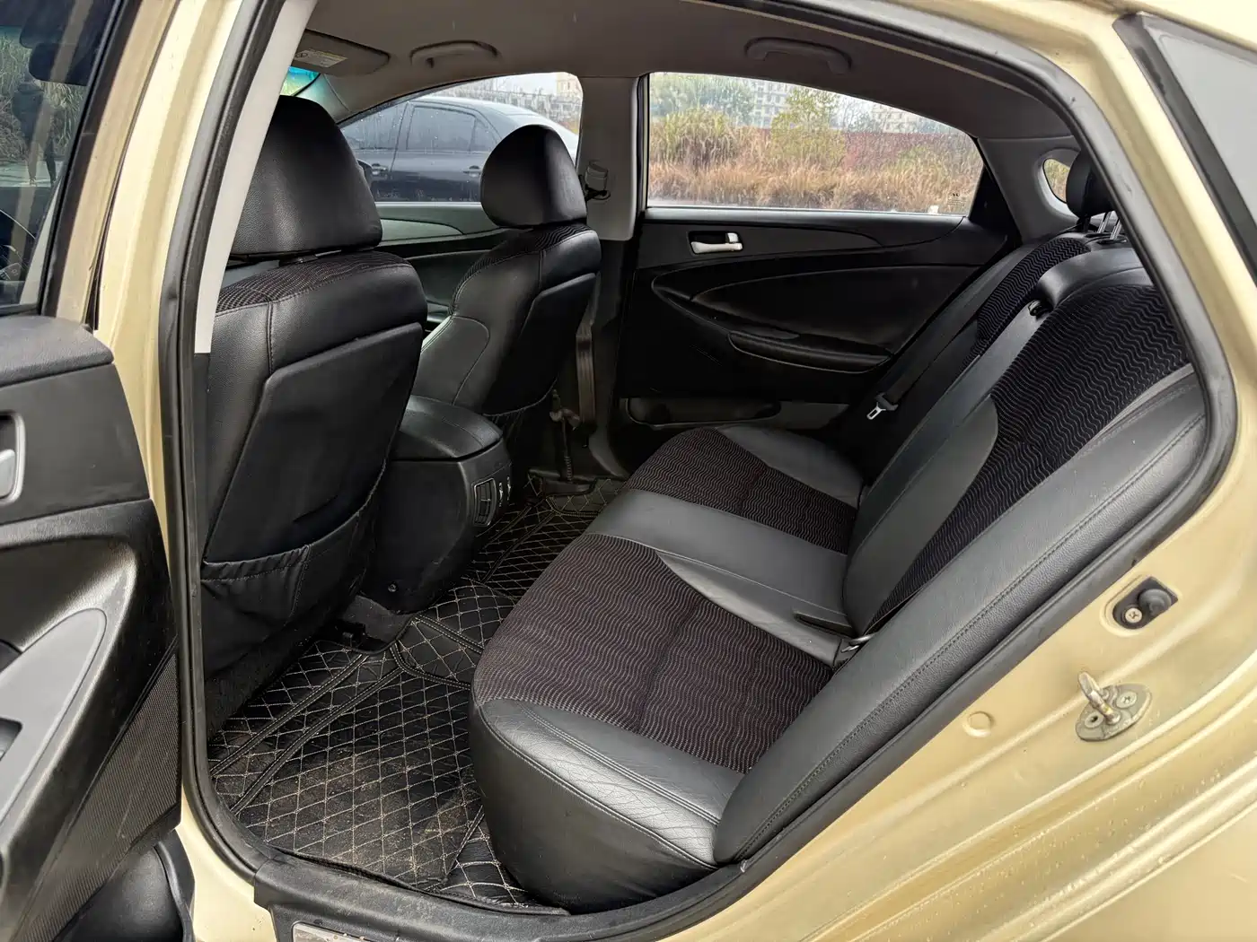 Hyundai Sonata 2011 2.0L Auto Leading Edition фото 9
