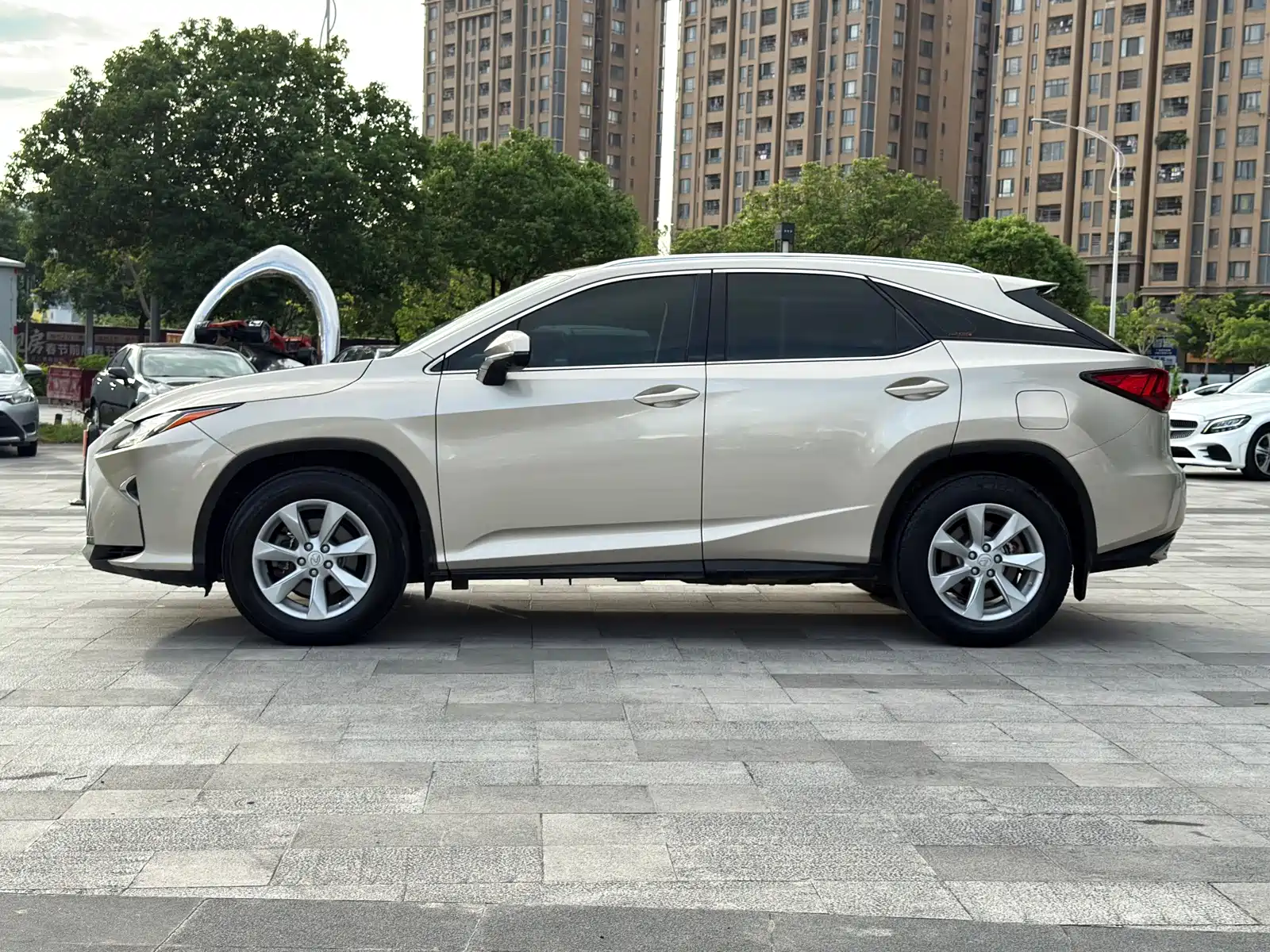 Фото 5 - Lexus RX