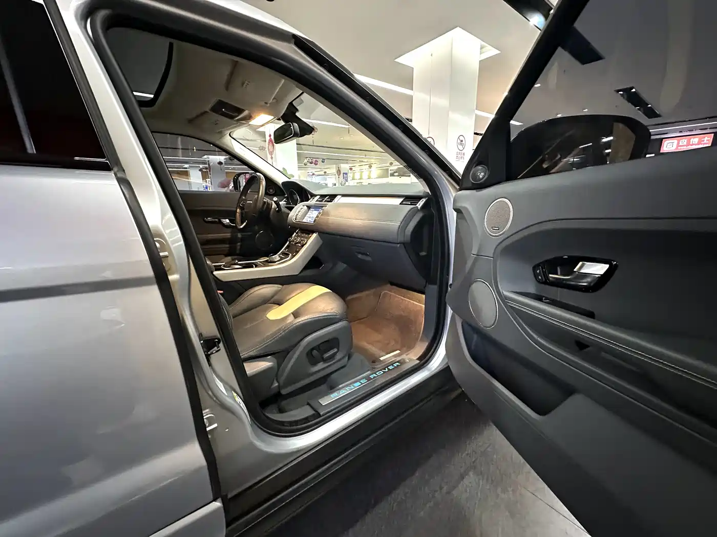 Land Rover Range Rover Evoque (Import) 2012 2012 2.0T 5-door Dynamic Edition