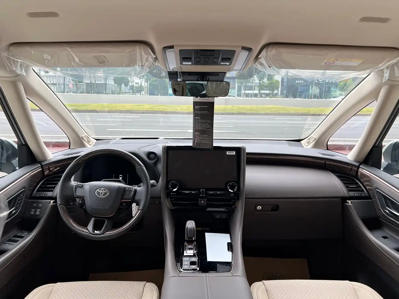 Toyota Alphard 2024 Hybrid 2.5L Ultimate Enjoyment Edition фото 6