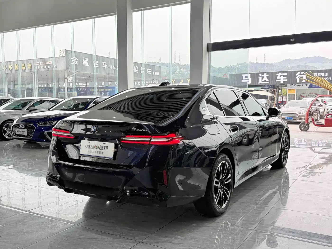 BMW 5 Series 2025 530Li Leading M Sport Package фото 4