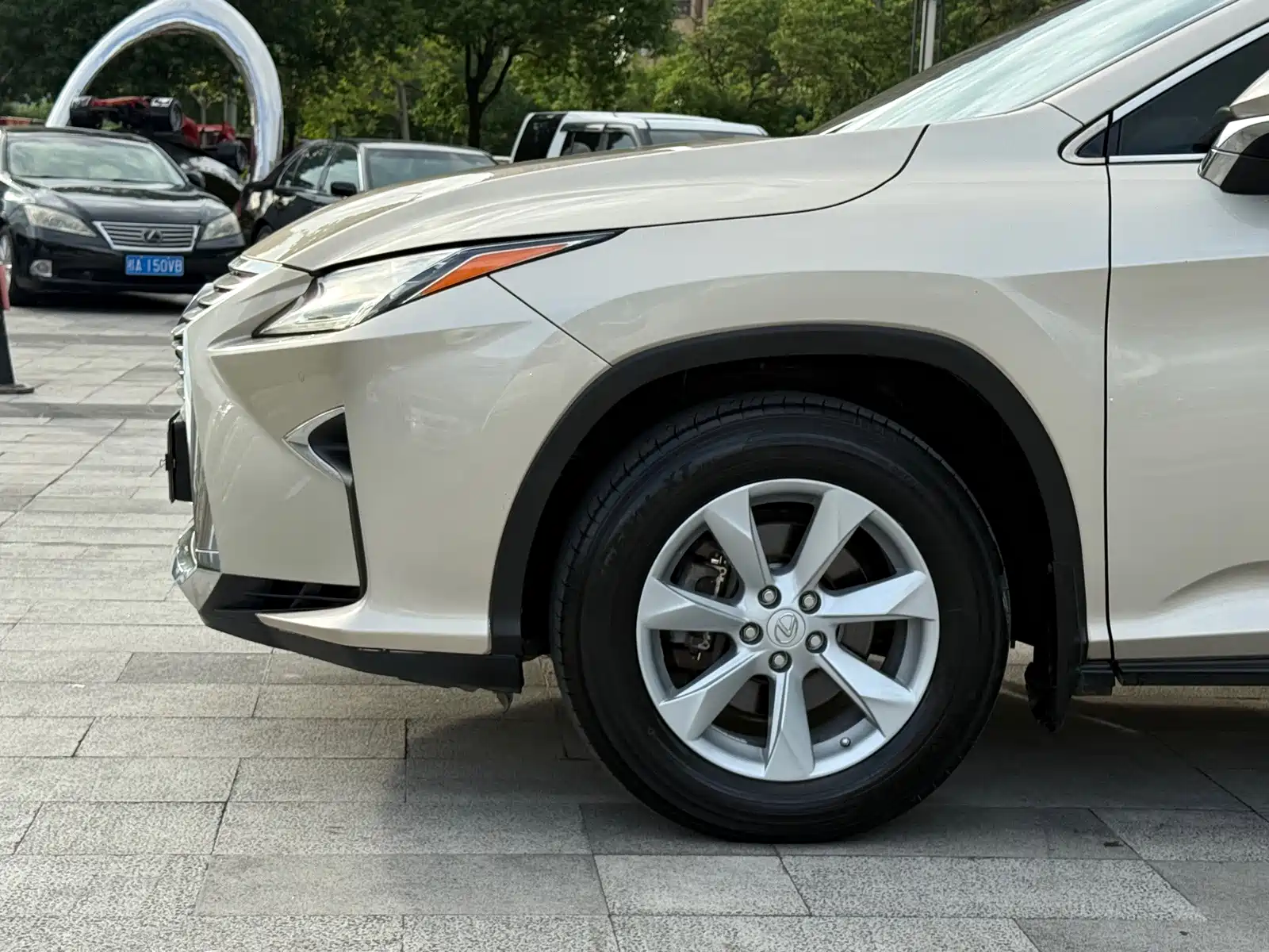 Фото 4 - Lexus RX