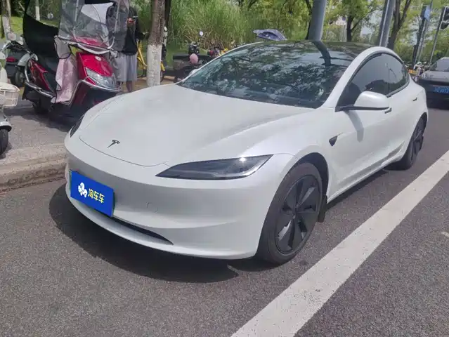 Tesla Model 3 2025