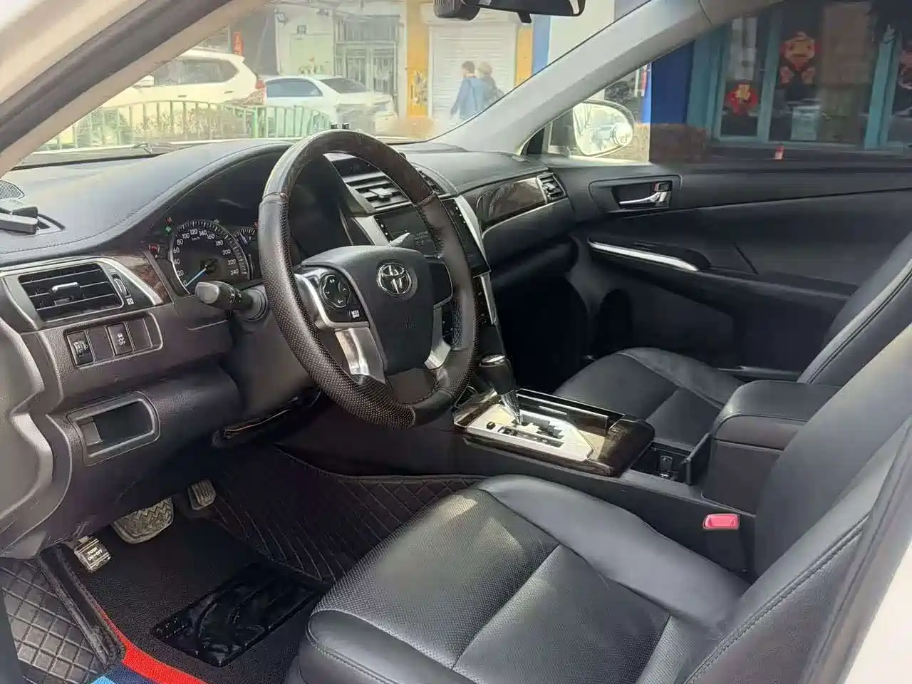 Фото 9 - Toyota Camry