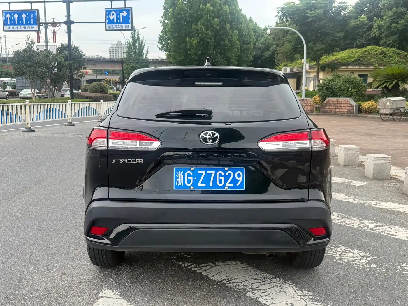Photo 4 - Toyota Frontlander