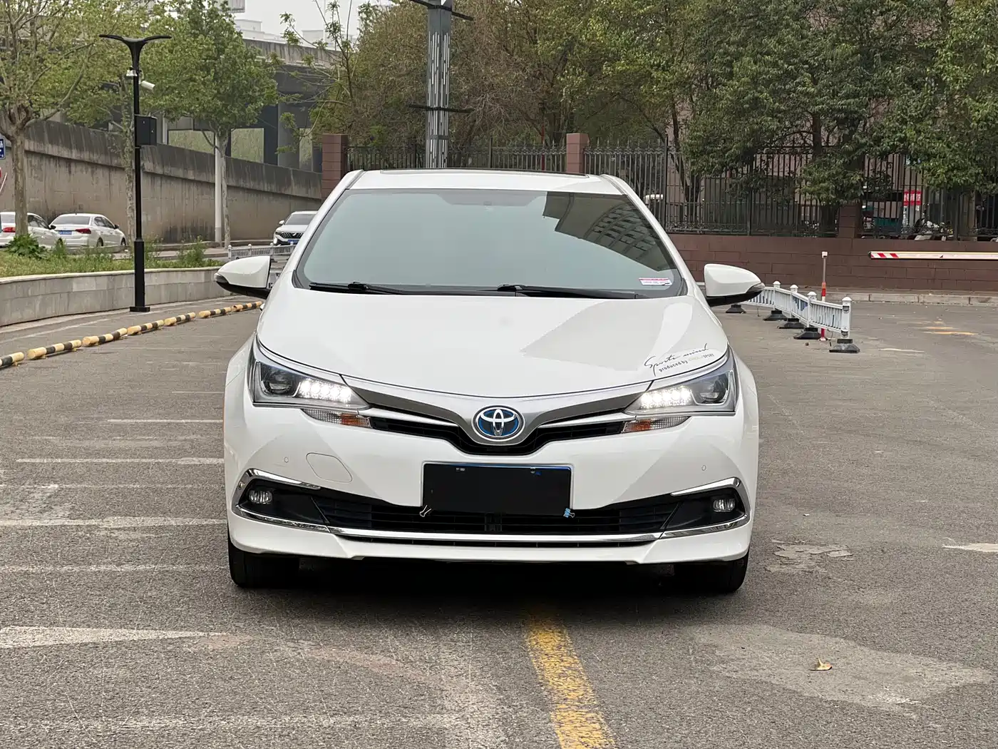 Toyota Corolla 2018 Hybrid 1.8L E-CVT Smart Edition фото 2