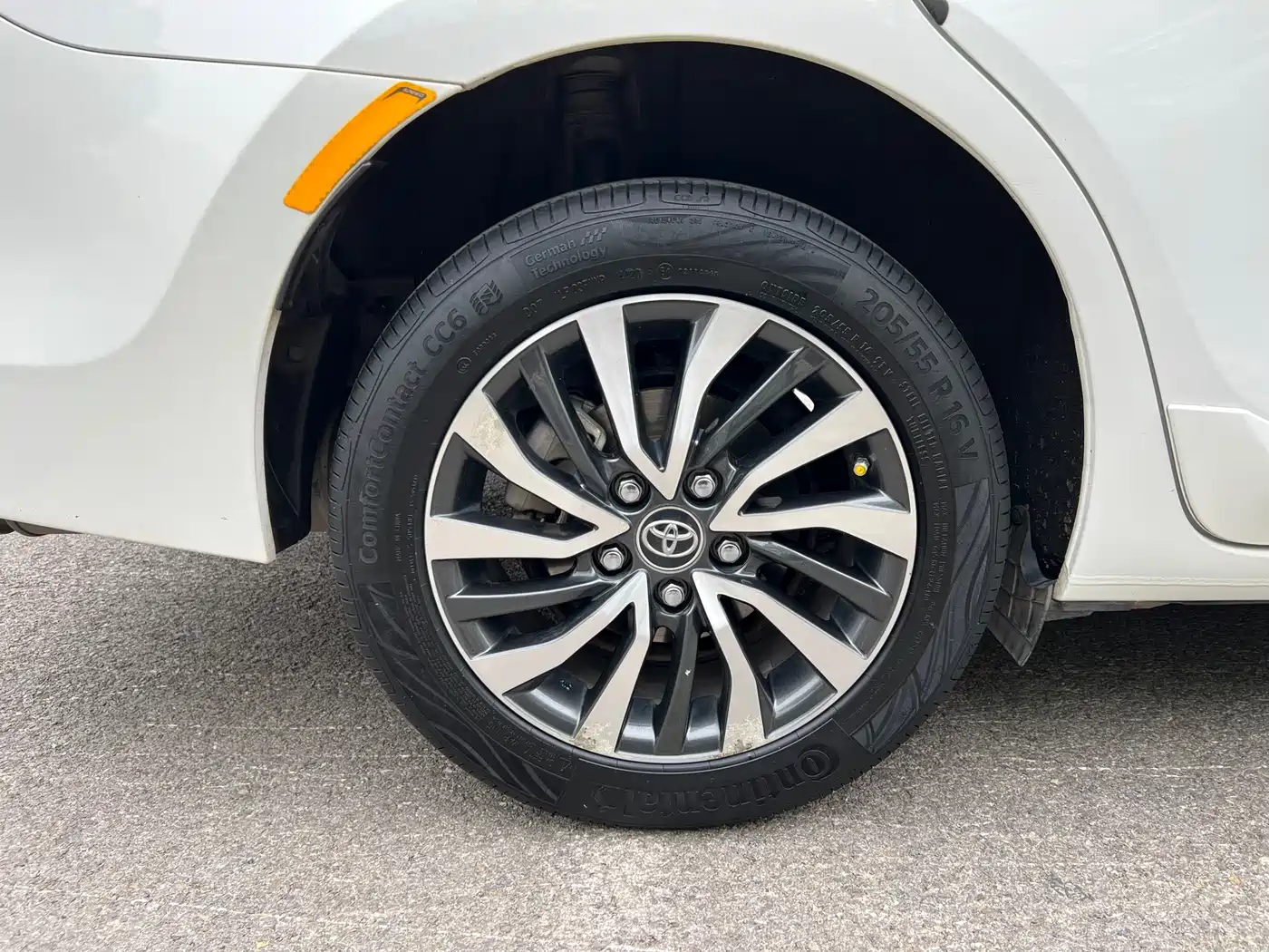 Toyota Corolla 2018 Hybrid 1.8L E-CVT Smart Edition фото 8