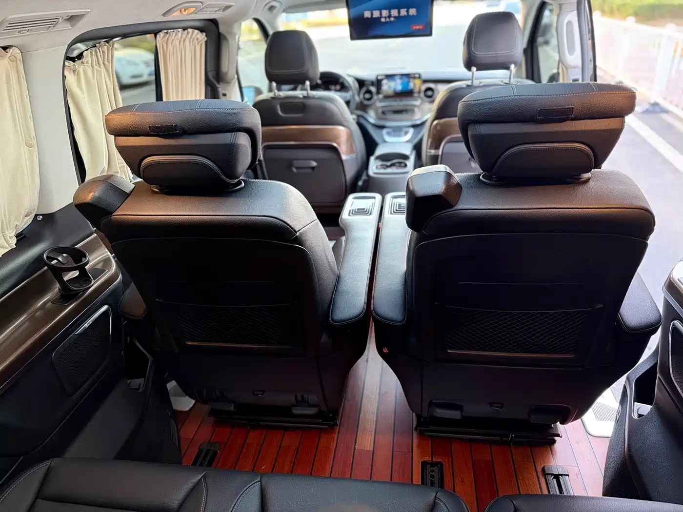 Mercedes-Benz V-Class 2022 V 260 L Long Wheelbase Luxury Edition фото 9