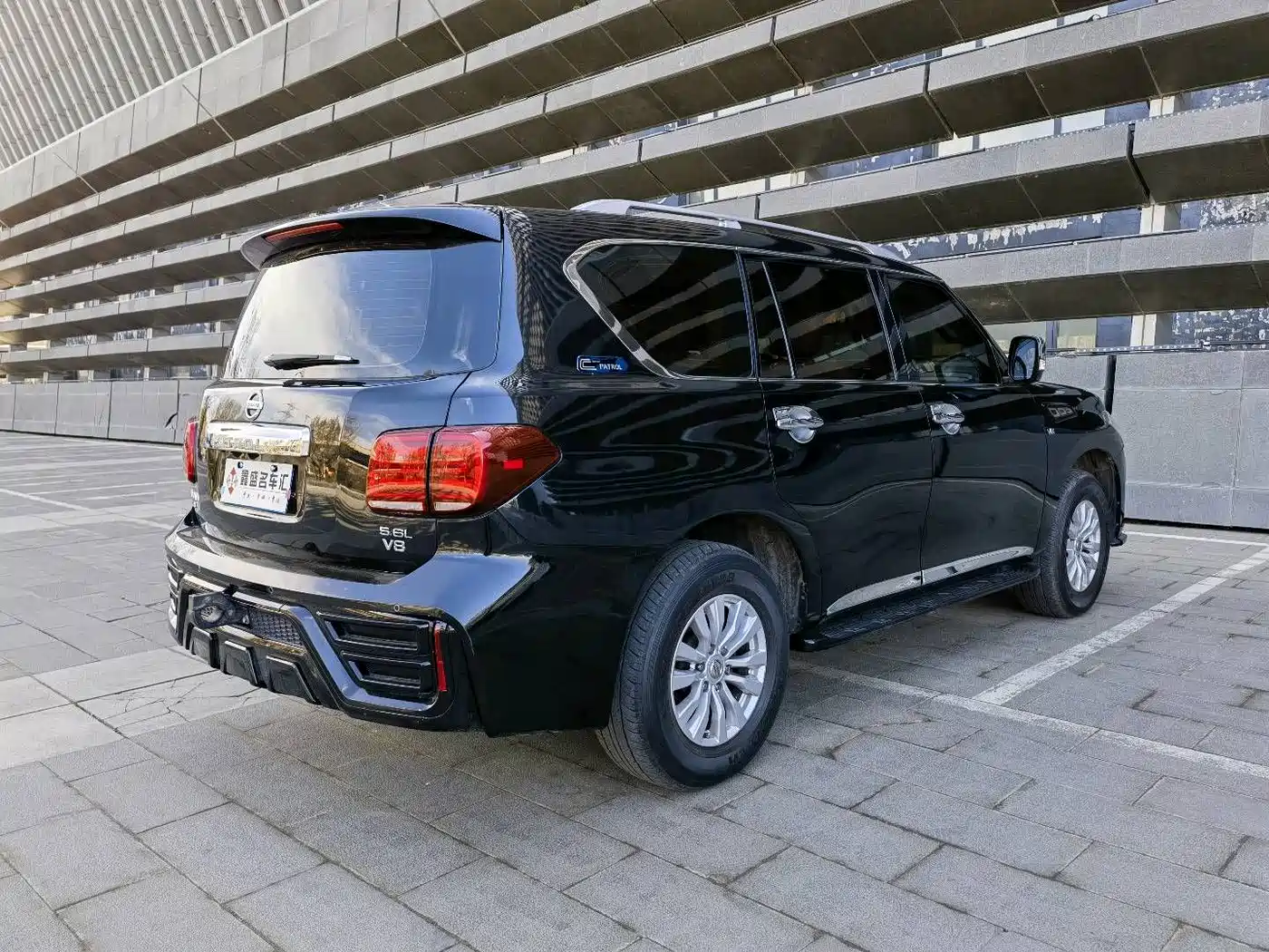 Nissan Patrol 2014 5.6L LE фото 5