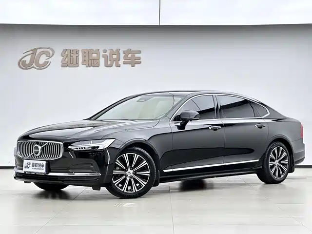 Volvo S90 2022 B5 Momentum Luxury Edition — фото 1