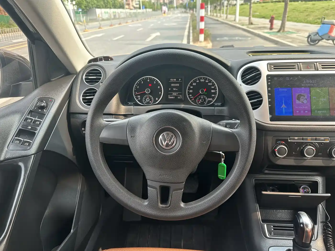 Volkswagen Tiguan 2015 1.8TSI Automatic 2WD Trendline фото 15