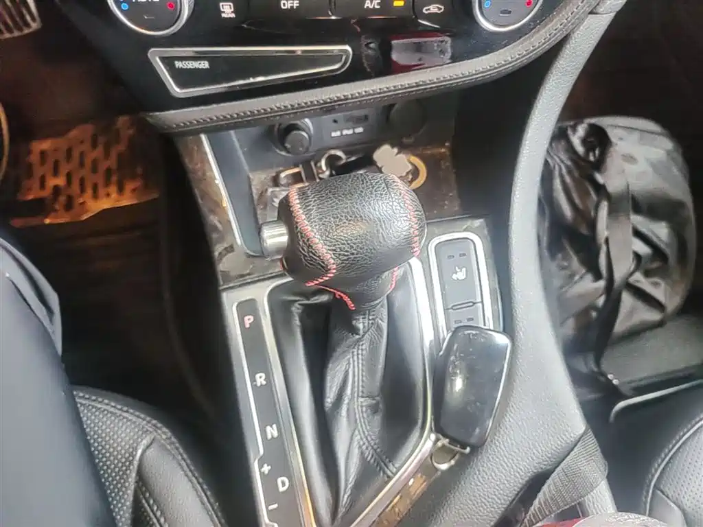 Kia K5 2015 2.0L Automatic LUX фото 14