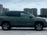 Photo 4 - Jeep Compass (Import)