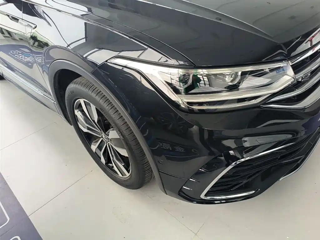 Volkswagen Tiguan L 2024 330TSI Automatic 2WD R-Line Premium Enjoyment Edition фото 13
