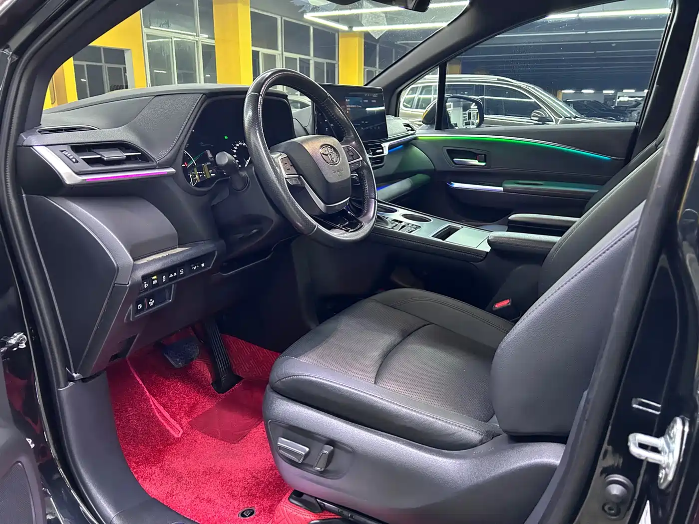Toyota Sienna 2023 2.5L Hybrid Premium Edition фото 5