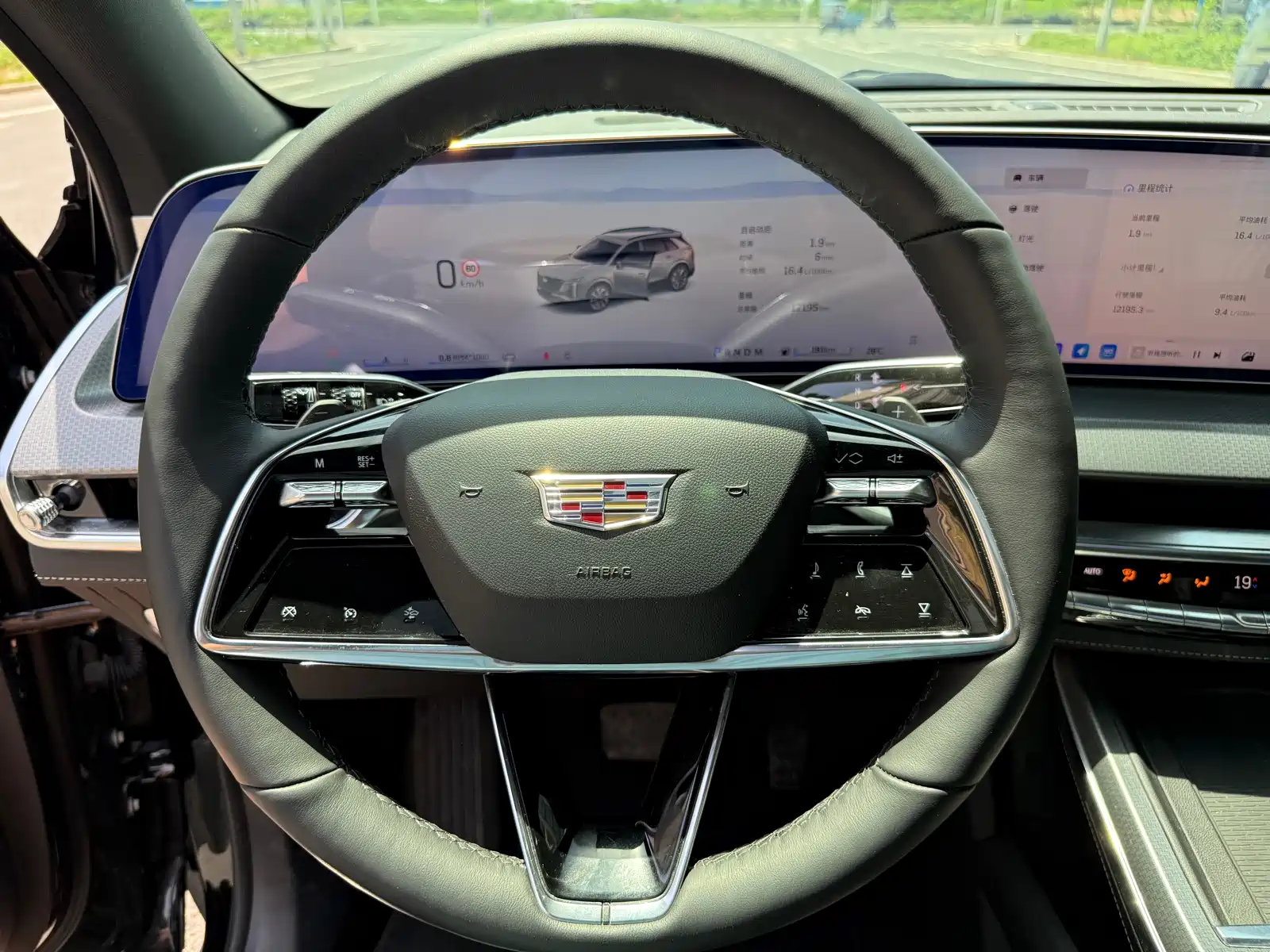Photo 6 - Cadillac XT5