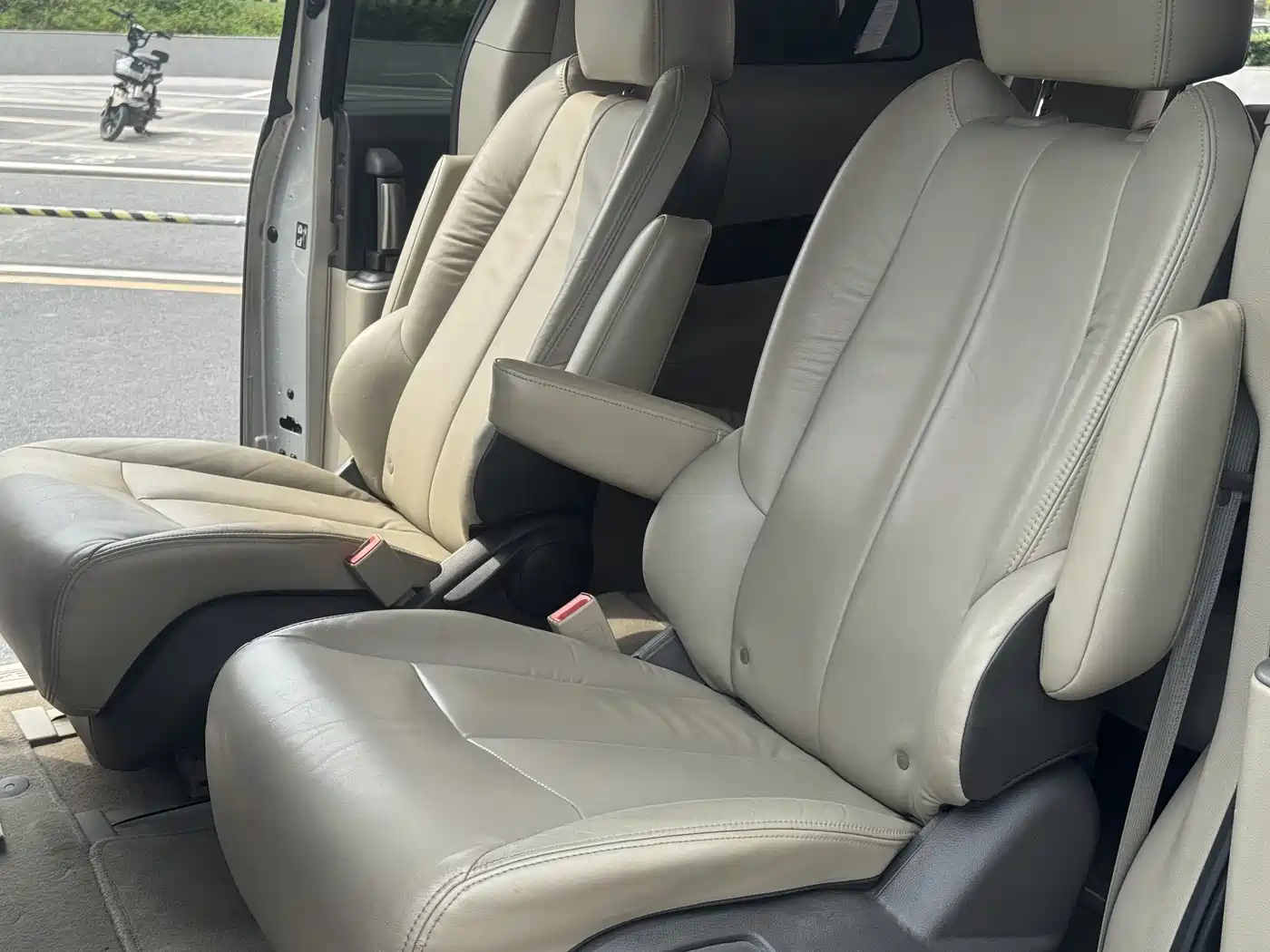 Buick GL8 2011 2.4L LT Luxury Business Executive фото 21