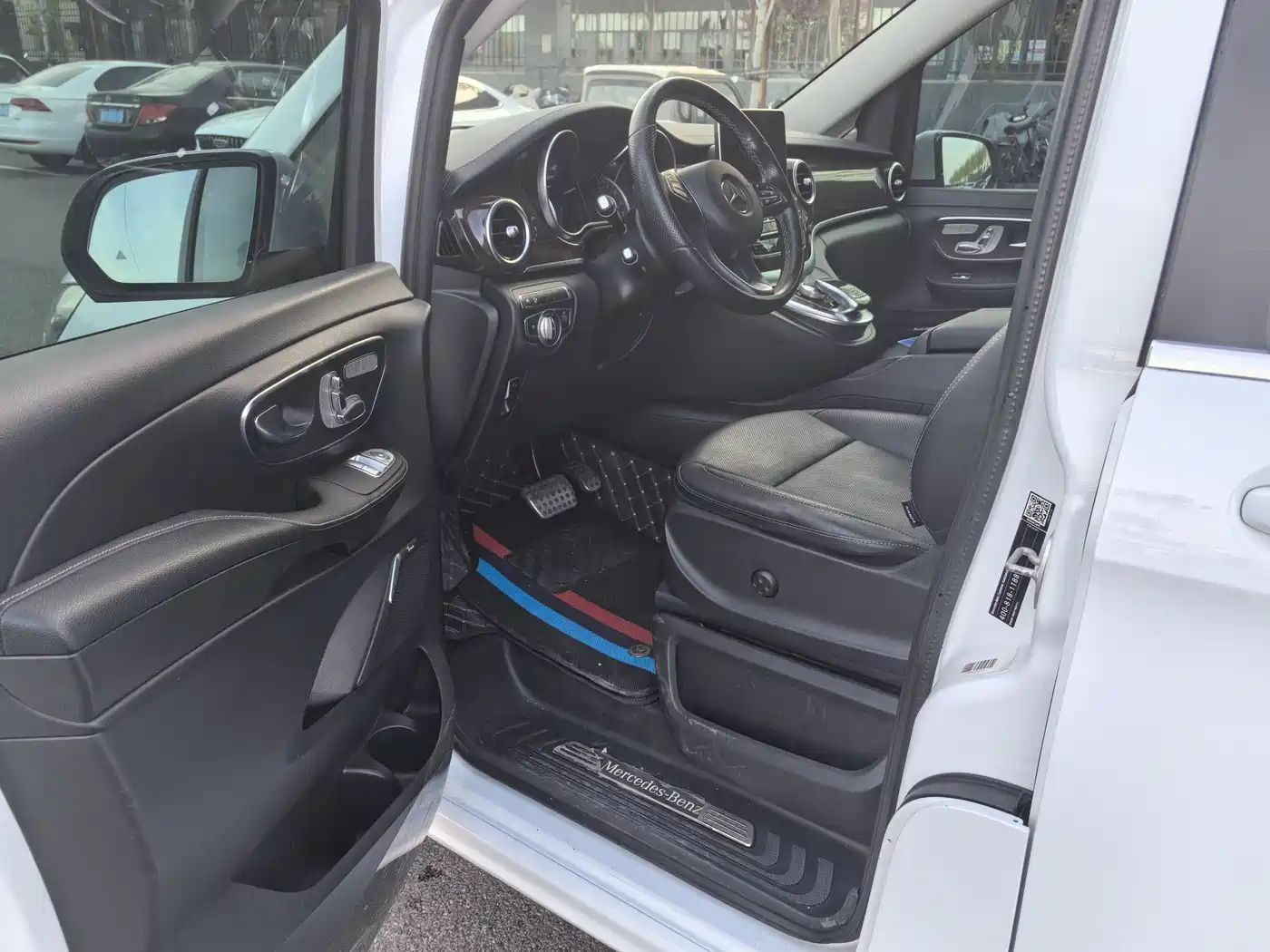 Mercedes-Benz V-Class 2017 Model V 260 L Premium Extended Edition фото 10