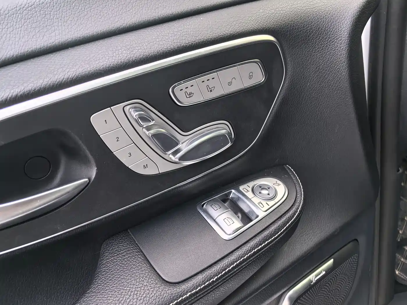 Mercedes-Benz V-Class 2017 Model V 260 L Premium Extended Edition фото 16