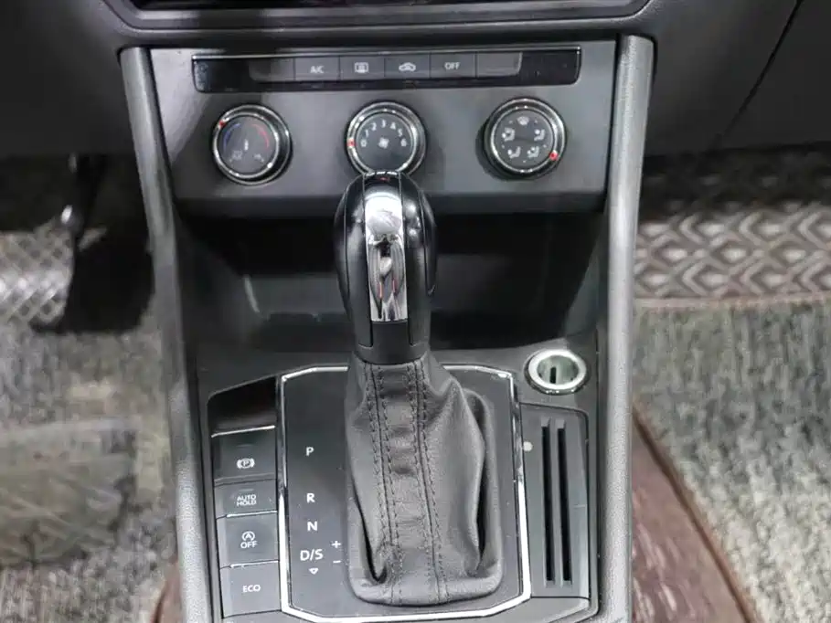 Фото 10 - Volkswagen Lavida